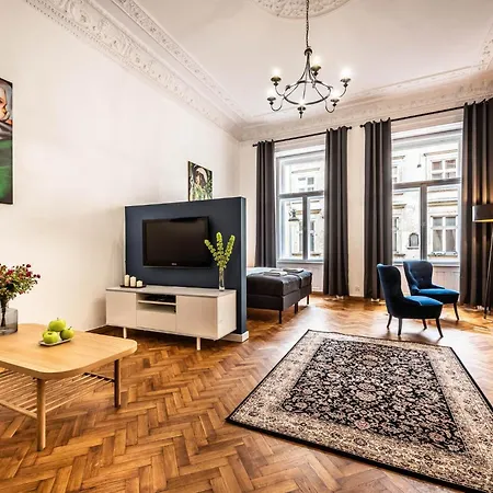 Flamingo Premium Hostel *