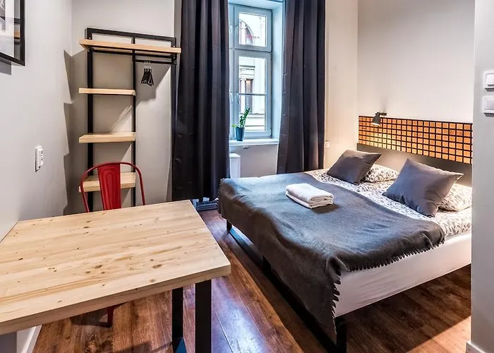 Flamingo Premium Hostel *