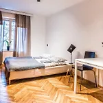 Flamingo Premium Vandrerhjem *