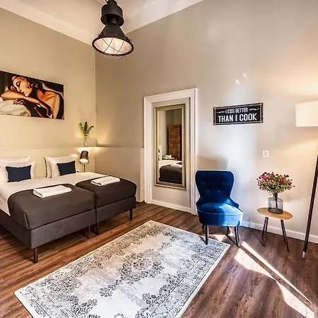 Flamingo Premium Albergue Cracóvia