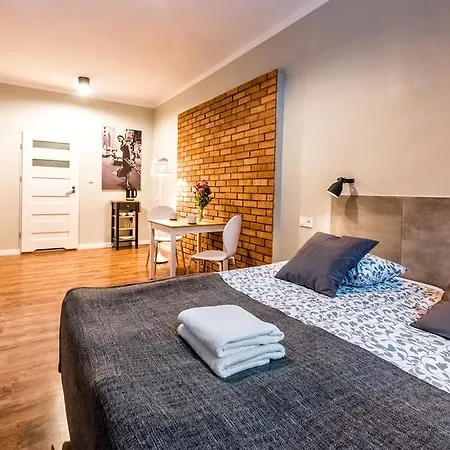 Flamingo Premium Albergue Cracóvia